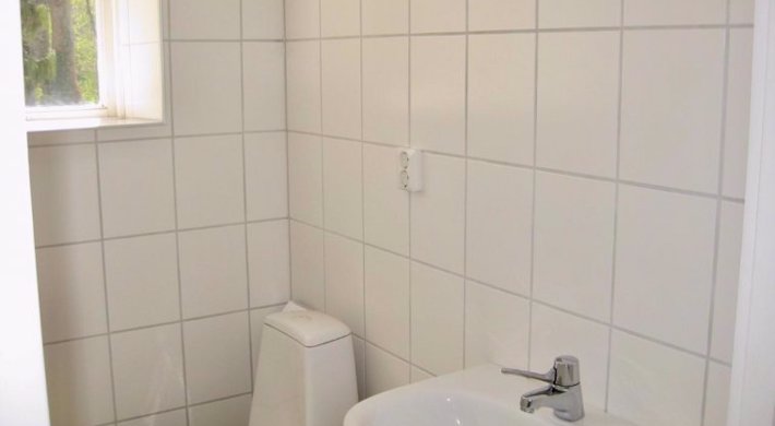 Ljus suterränglägenhet i 1800-tals bruksmiljö